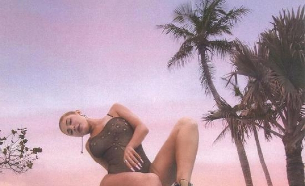 “比基尼自由”的Kylie,难怪让Travis顶不住…