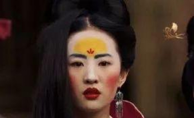 秋冬脸蛋敏感泛红 怕不是和花木兰一起上的战场？