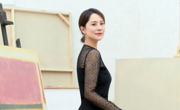 年会穿搭 女星争相靠告别路人感的亮片上热搜